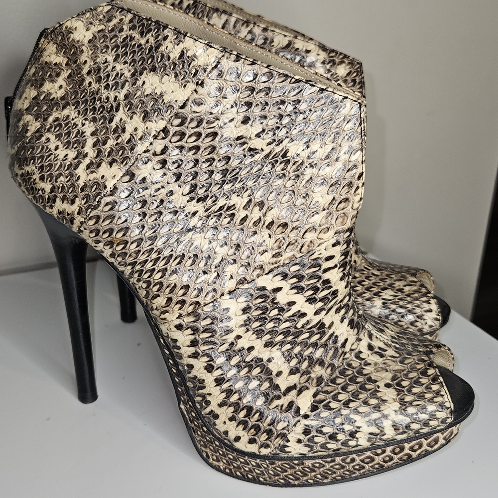 Kenneth Cole Snakeskin Patterned Ankle Boots